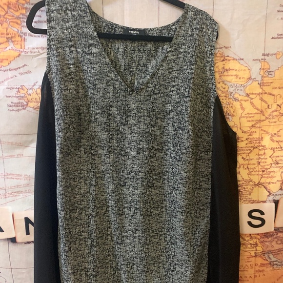 🧡5️⃣$5 TOP! Premise 2X Grey Top - Picture 1 of 3